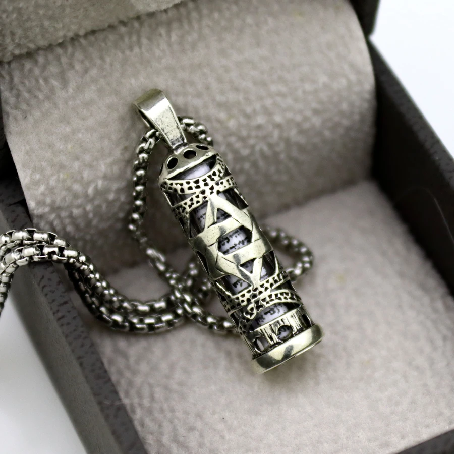 שרשרת קמע עם קלף