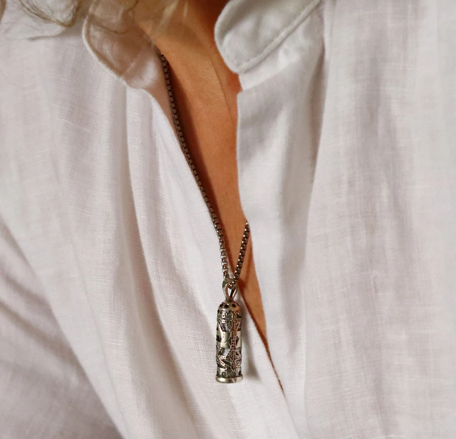 שרשראות לנשים עם מזוזה