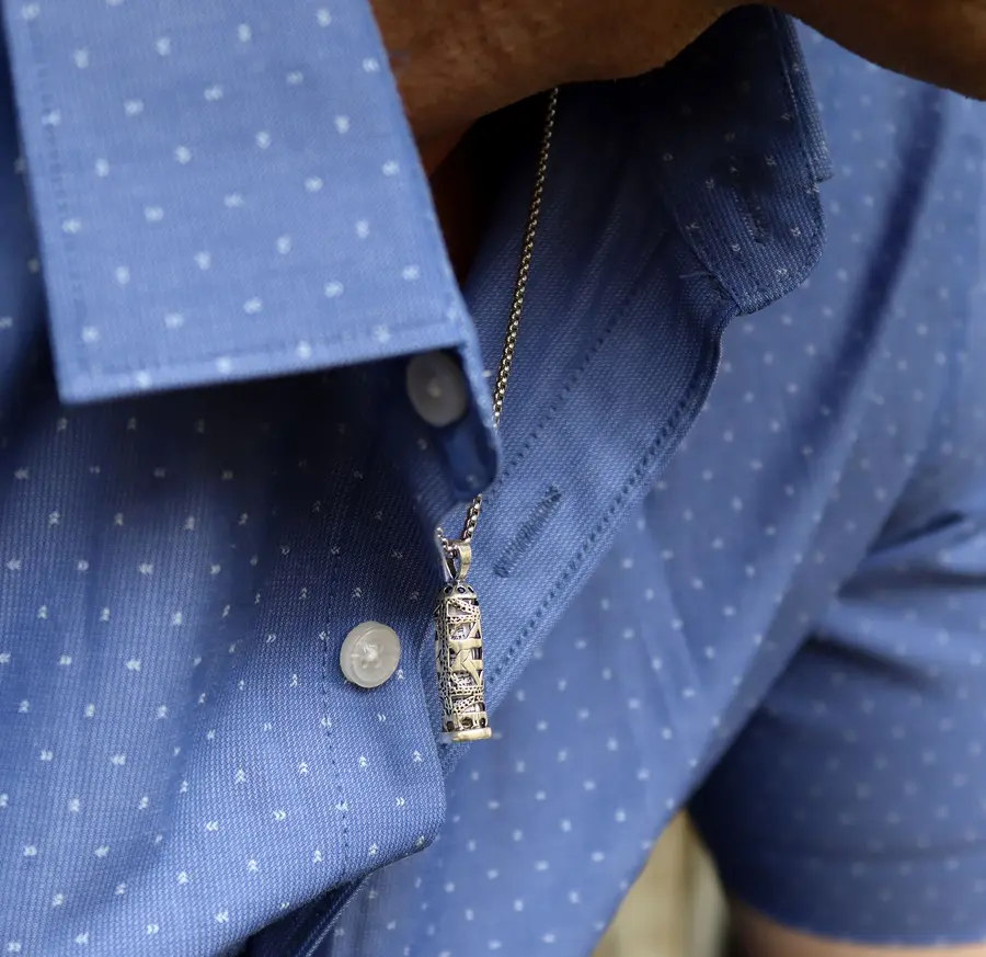 שרשראות לגברים עם תליון