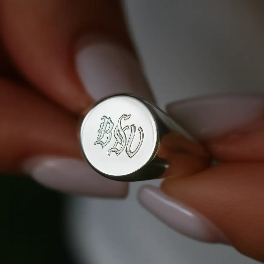 טבעת חותם כסף לאישה עם חריטה