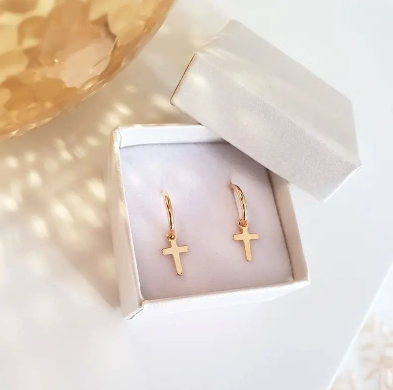 עגילי צלב עדינים