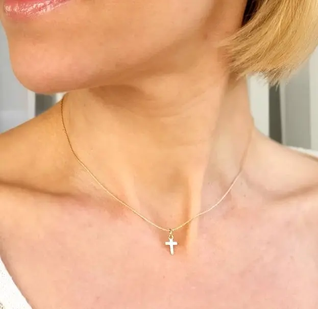 שרשרת צלב זהב לנשים