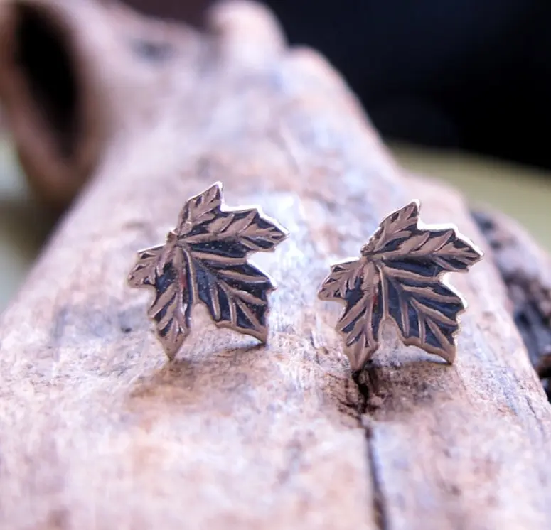 עגילי עלים בכסף צמודים לאוזן