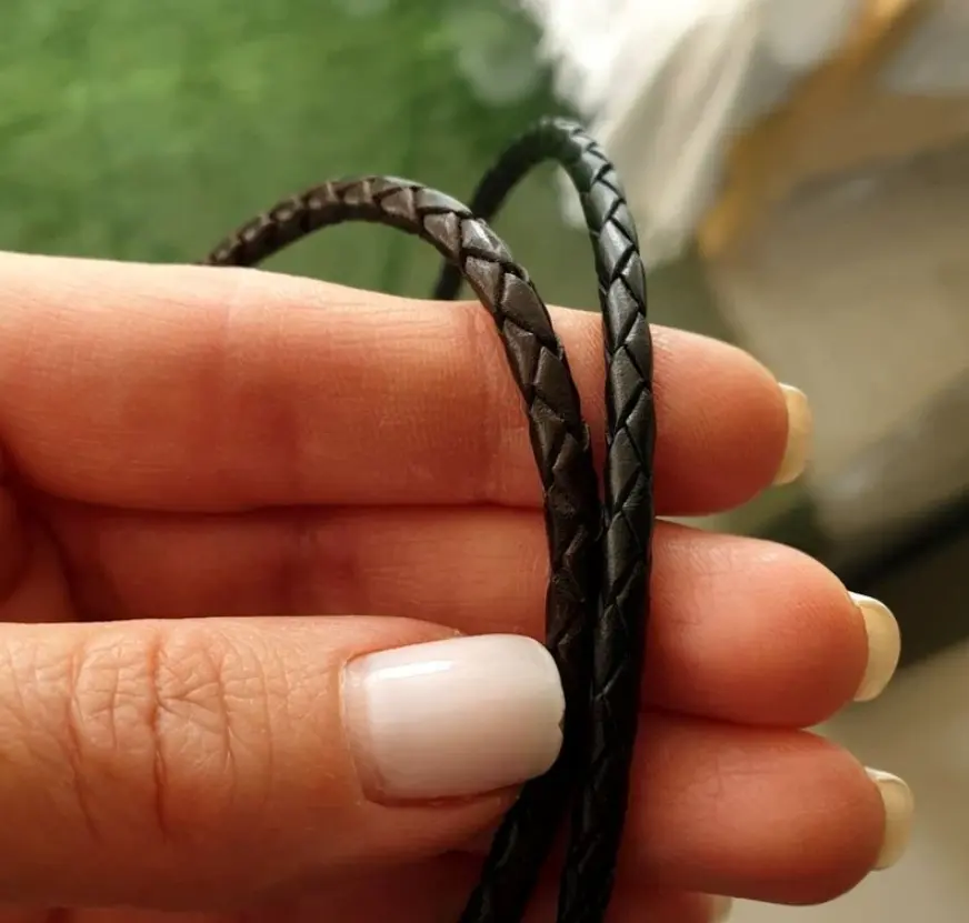 סוגי שרשראות עור