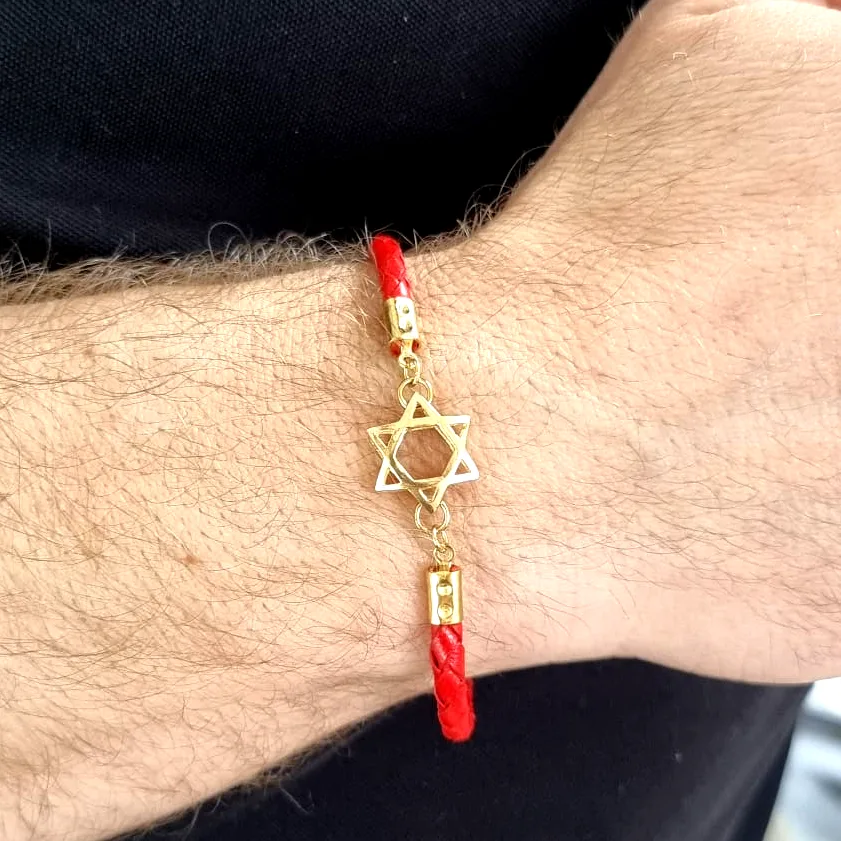 צמיד עור אדום עם מגן דוד בזהב לגבר