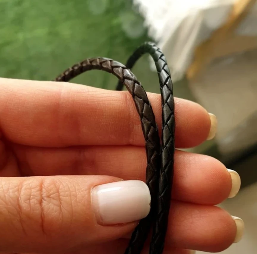 שרשרת עור שחור או חום