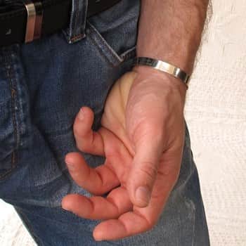 צמיד עם חריטה פנימית, צמידים לגברים בעיצוב מיוחד