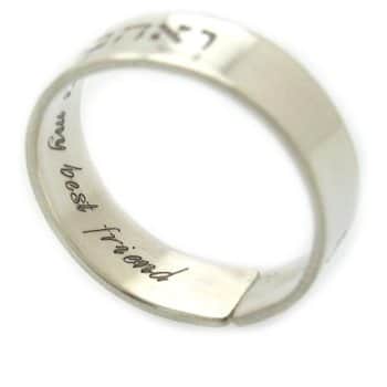 חריטה סודית על טבעת כסף לנשים