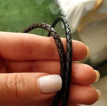 סוגי צמיד עור לגברים, צבע עור שחור / חום