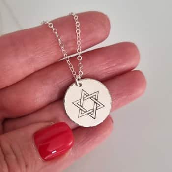 תליון עגול עם מגן דוד