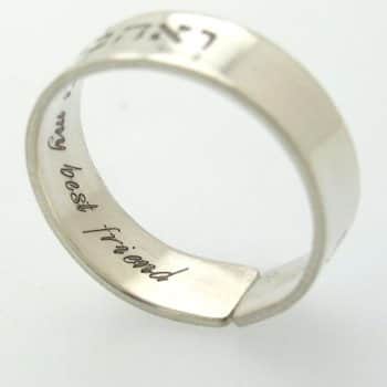 טבעת עם חריטה פנימית
