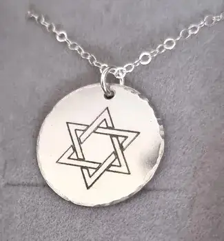 תליון מרוקע עם הקדשה אישית