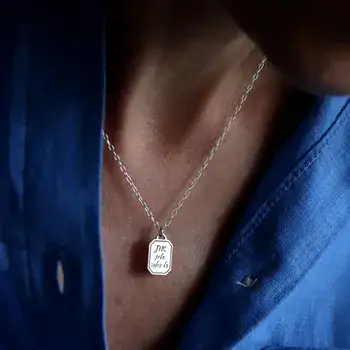 שרשרת עם תליון קטן בחריטה אישית