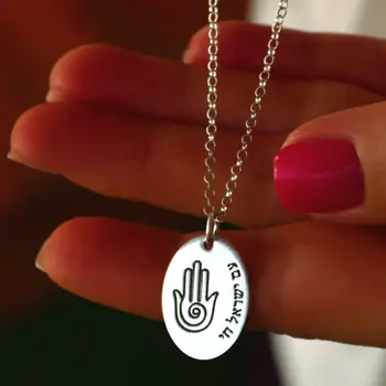 תליון חמסה עם חריטה אישית לאישה